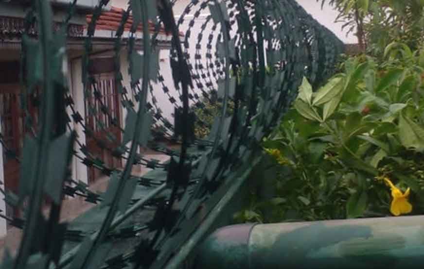Razor-Wire-(Security-Fence)-Kiribathgoda-Project-i01-bns-construction-is-the-top-construction-company-in-Sri-Lanka-bnsconstructions