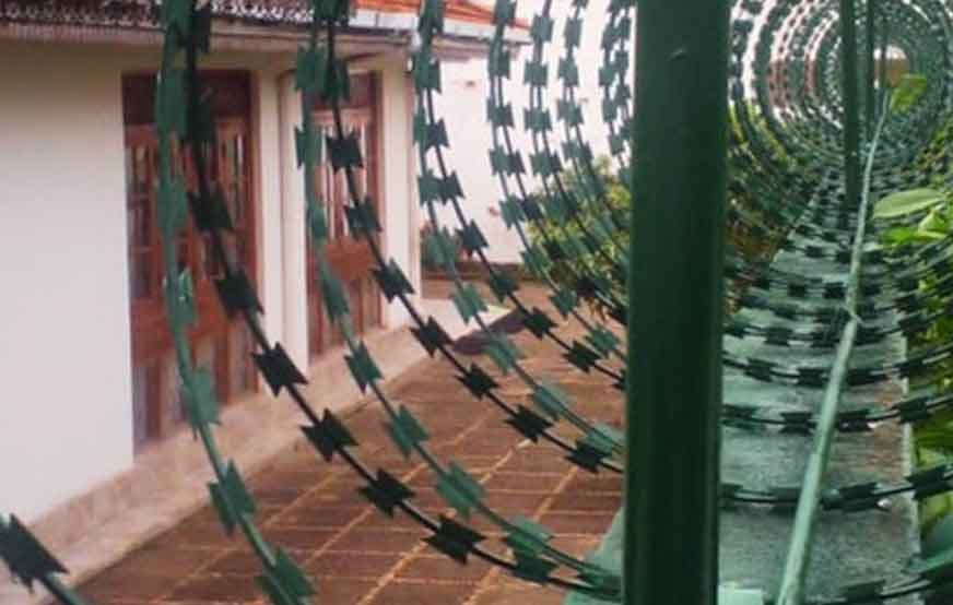 Razor-Wire-(Security-Fence)-Kiribathgoda-Project-i02-bns-construction-is-the-top-construction-company-in-Sri-Lanka-bnsconstructions