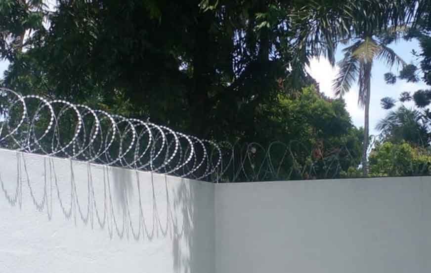 Razor-Wire-(Security-Fence)-Malabe-Project-i01-bns-construction-is-the-top-construction-company-in-Sri-Lanka-bnsconstructions