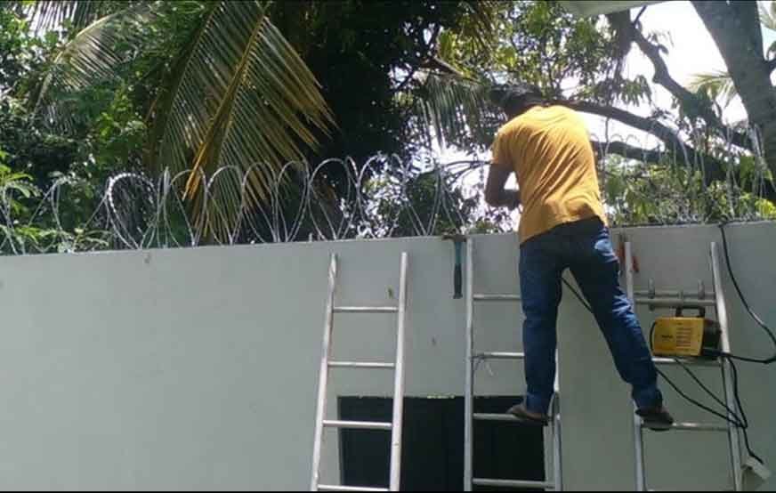 Razor-Wire-(Security-Fence)-Malabe-Project-i02-bns-construction-is-the-top-construction-company-in-Sri-Lanka-bnsconstructions