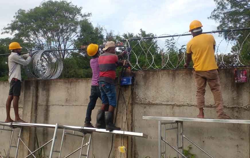 Razor-Wire-(Security-Fence)-Project-Ridiyagama-Zoological-i01-bns-constructions-contact-us