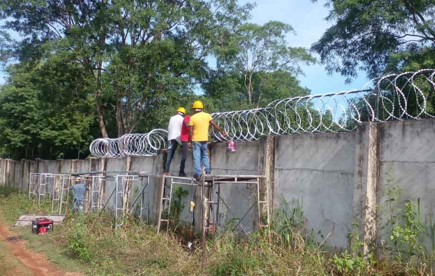 Razor-Wire-(Security-Fence)-Project-Ridiyagama-Zoological-i02-bns-constructions-contact-us